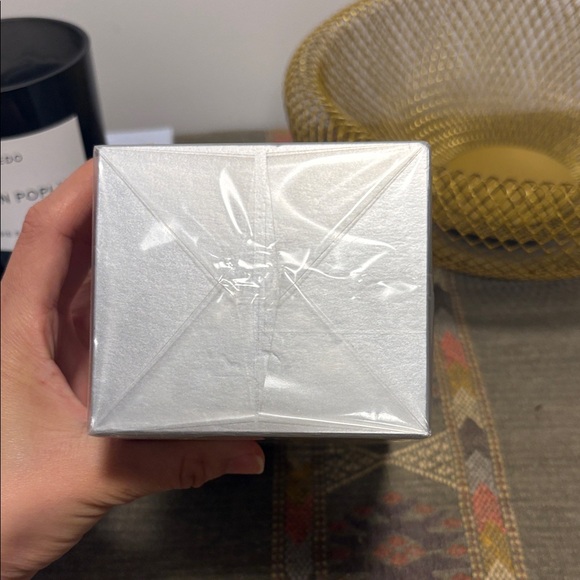 Dr. Barbara Sturm Silver Anti-Aging Serum Box - Picture 3 of 3